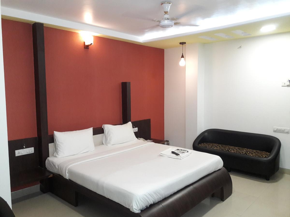 Hotel Naivedya Aurangabad  Bagian luar foto