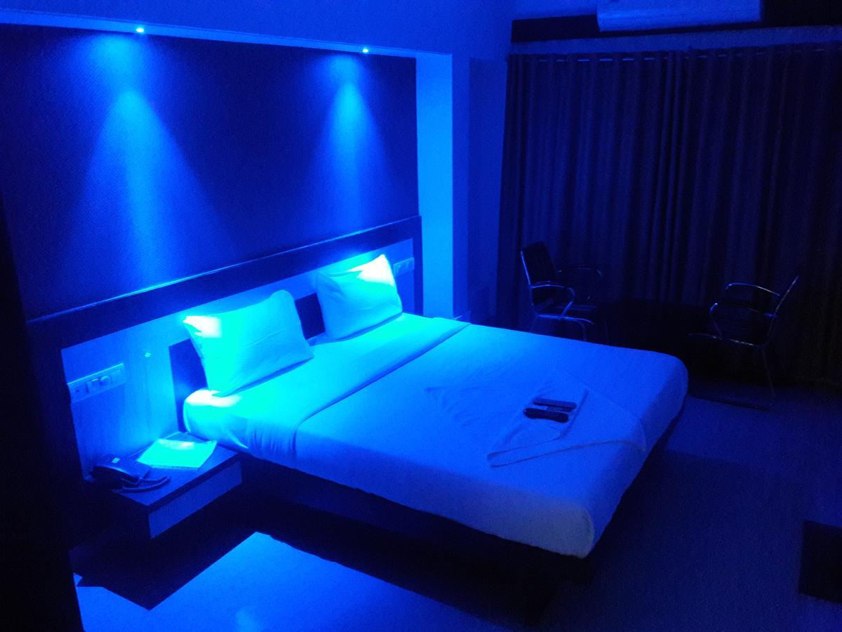 Hotel Naivedya Aurangabad  Bagian luar foto